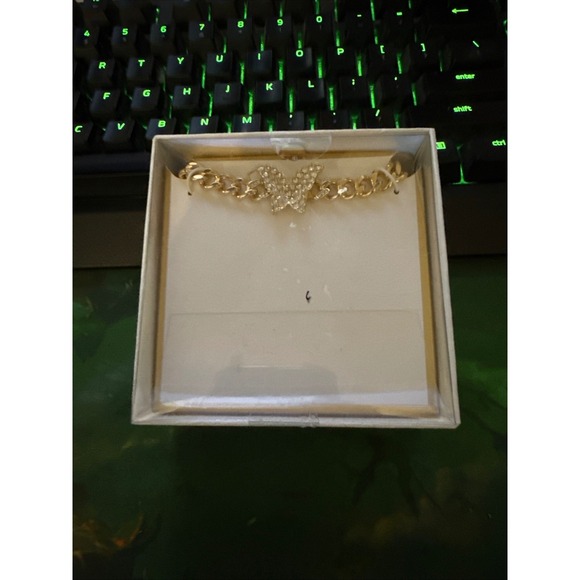 Jessica Simpson Gold Tone Butterfly Charm Chain Necklace In Box Jewelry - Picture 3 of 4